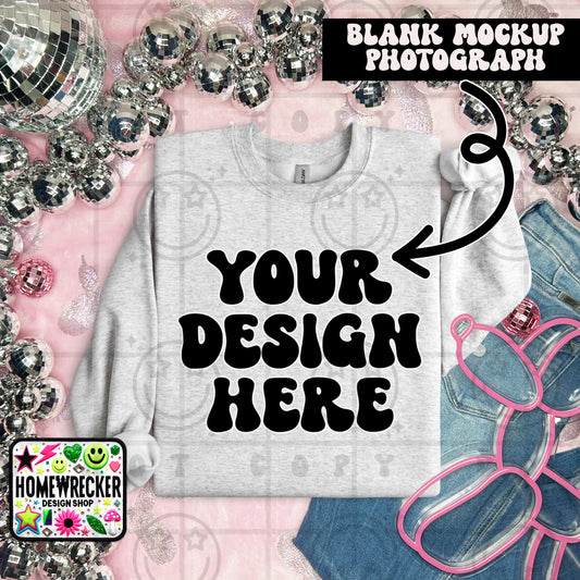 G18000 GILDAN | FOLDED EVERYDAY BALLOON DOGGIE MOCK UPS | SINGLES