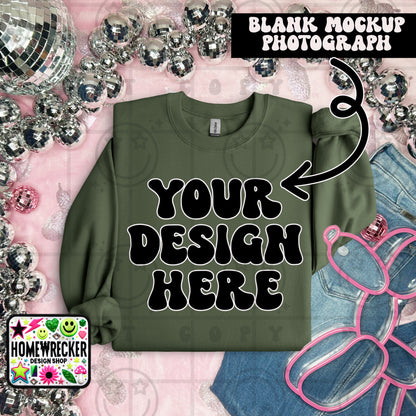 G18000 GILDAN | FOLDED EVERYDAY BALLOON DOGGIE MOCK UPS | SINGLES