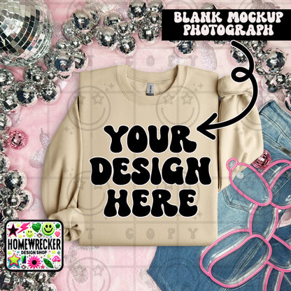 G18000 GILDAN | FOLDED EVERYDAY BALLOON DOGGIE MOCK UPS | SINGLES